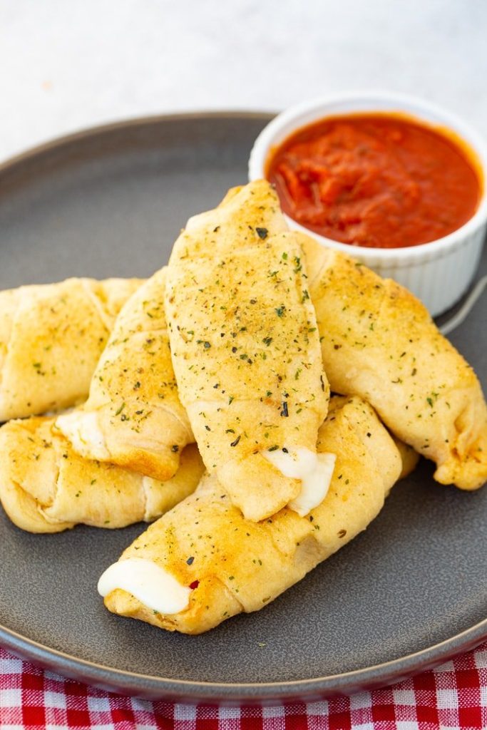 15 Quick and Easy Back To School Meals - Pepperoni Pizza Stuffed Crescent Rolls