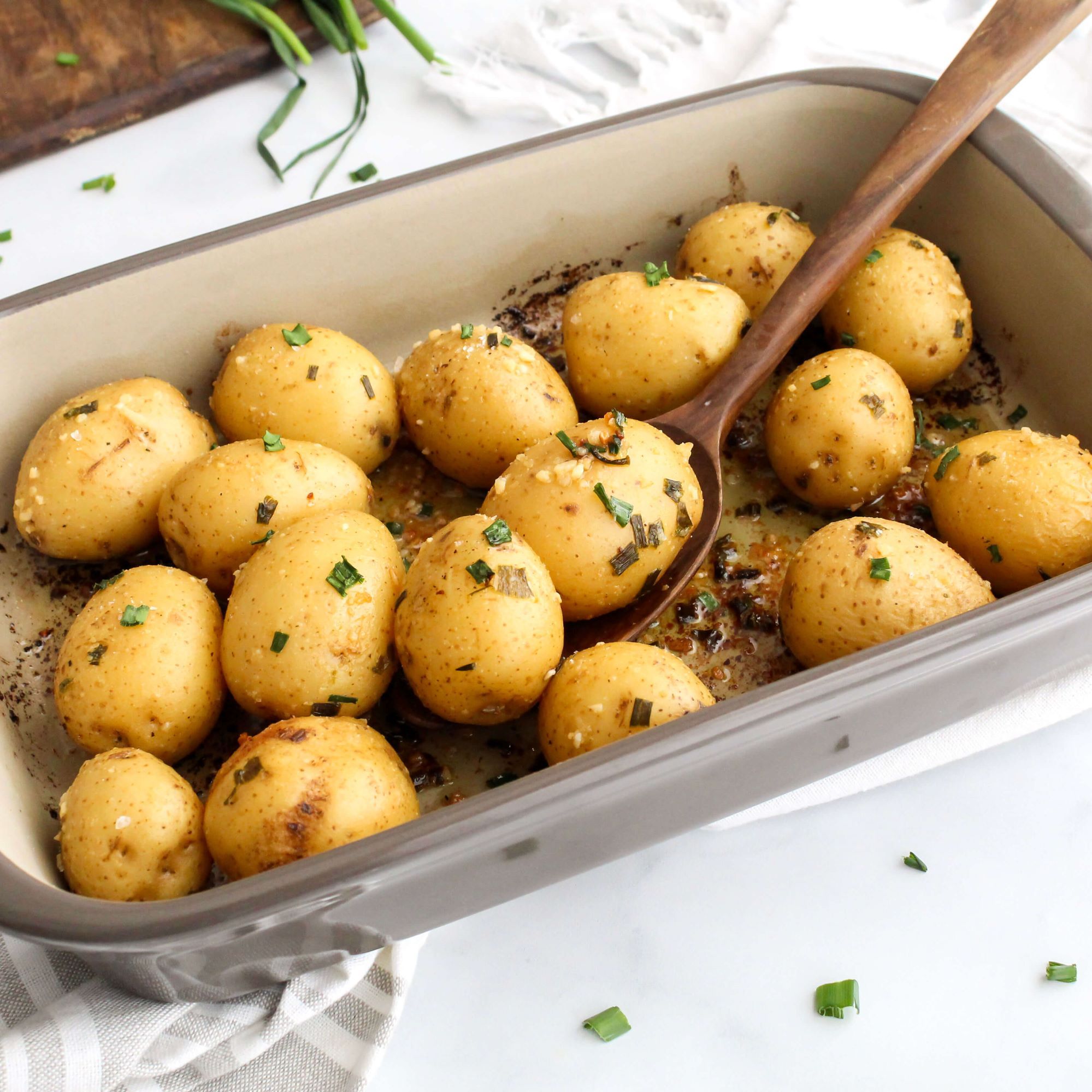 Garlic and Chive Baby Potatoes - Easy Thanksgiving Side Dishes