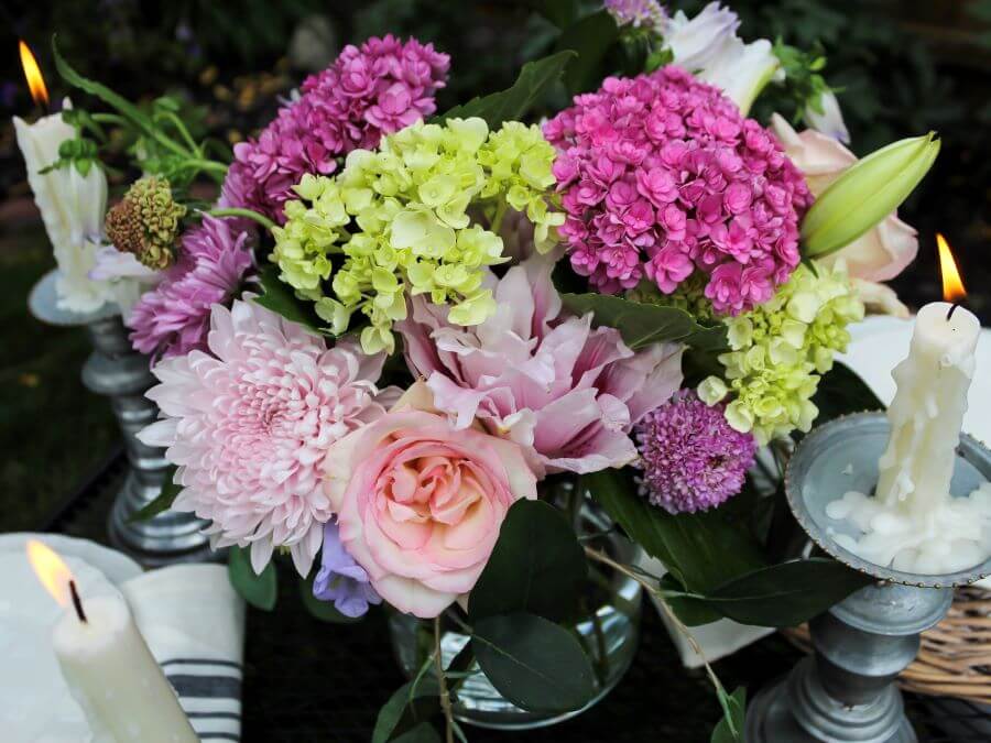 Summer floral centerpiece with hydrangeas for an outdoor picnic - Midwest Life and Style Blog