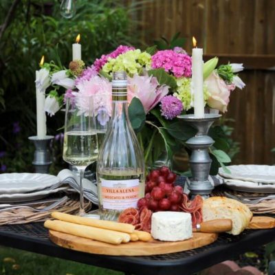 How To Style A Romantic Outdoor Table for Two