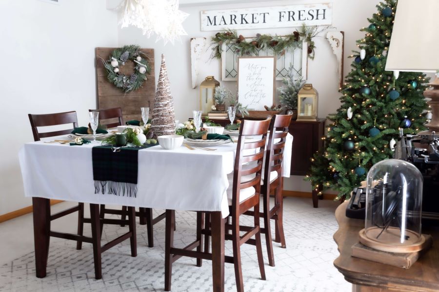 Christmas in the Dining Room - Midwest Life and Style Blog