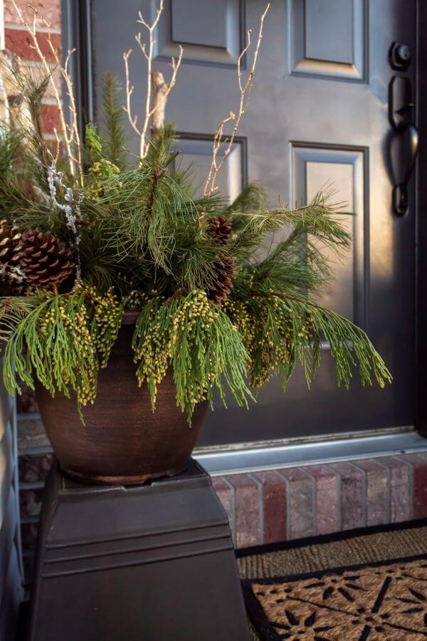 A Simple Winter Front Porch Refresh For The New Year - Midwest Life and Style Blog