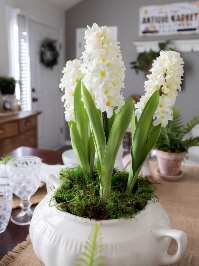 Set A Beautiful And Charming Easter Brunch Table - Midwest Life and Style Blog