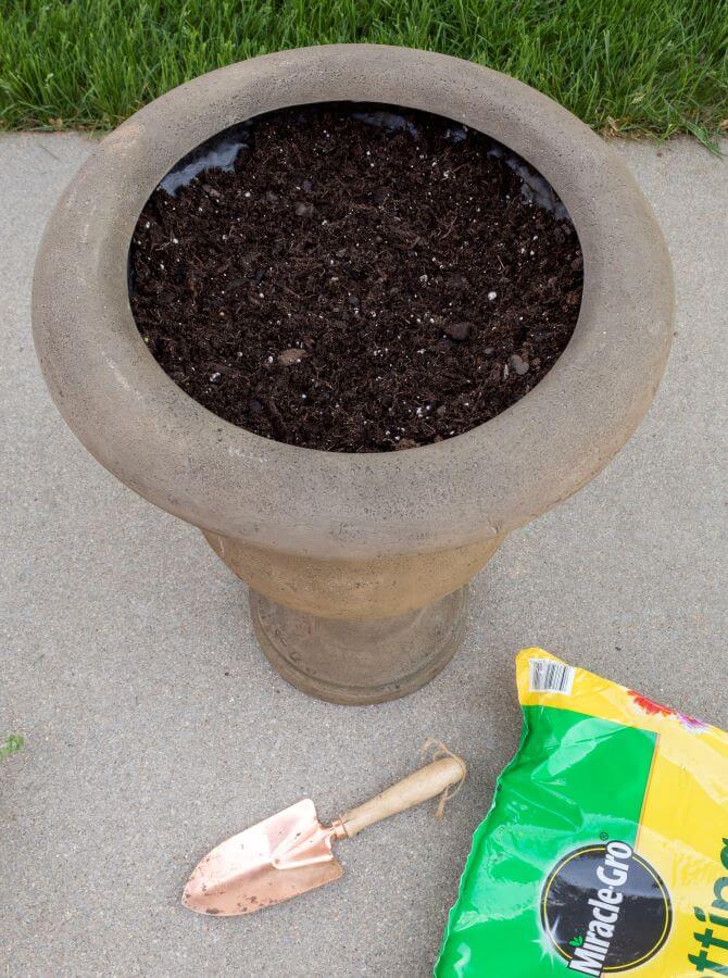 How To Create Beautiful Spring Planters In 4 Easy Steps - Midwest Life and Style Blog