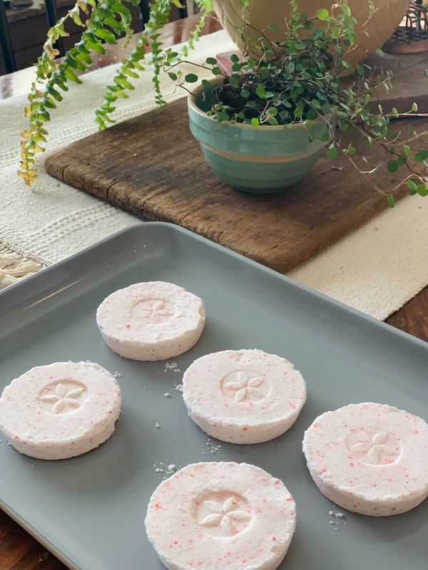 6 Simple Ways To Celebrate Mom on Mother's Day: Homemade Bath Bomb from The Weathered Home  - Midwest Life and Style Blog