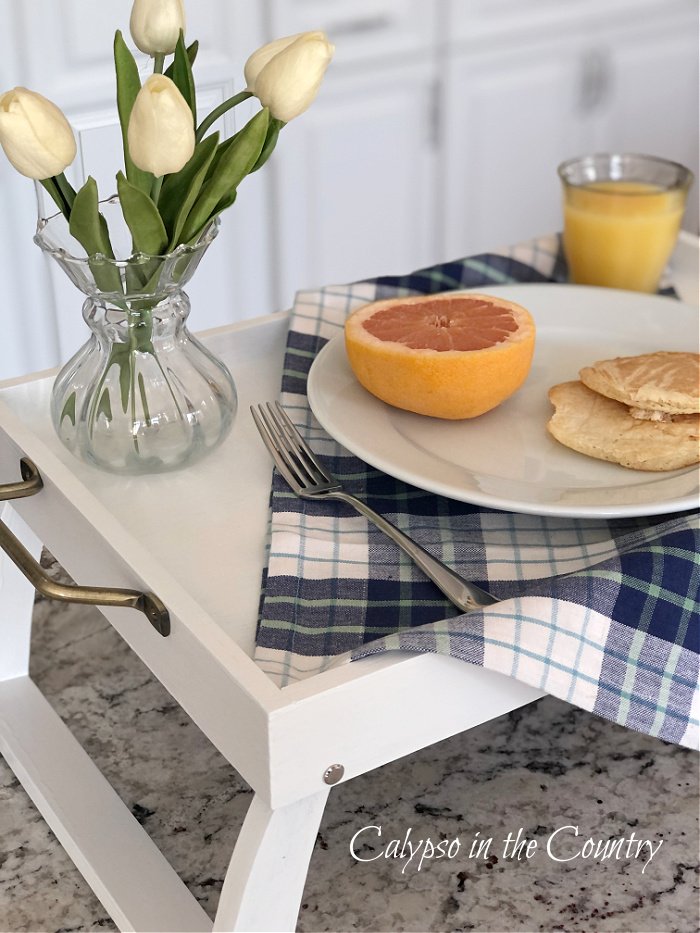 Breakfast Tray Makeover from Calypso in the Country - Week in Rewind with Midwest Life and Style