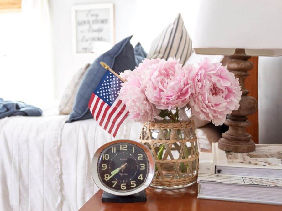 Easy and Effortless Patriotic Summer Home Tour - Midwest Life and Style Blog