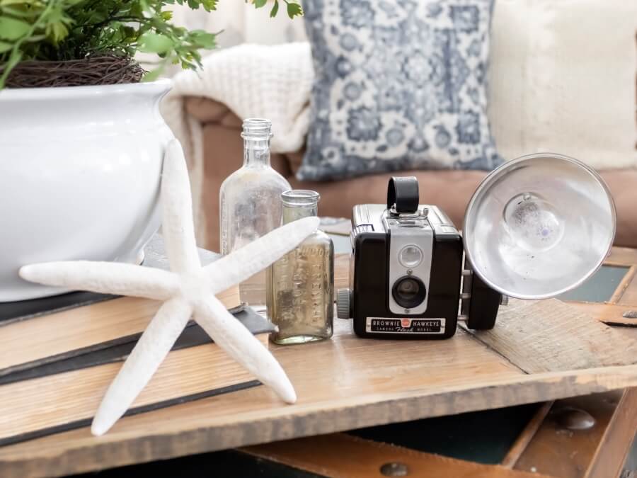 How To Create A Cottage Style Vignette With Vintage Finds - Midwest Life and Style Blog