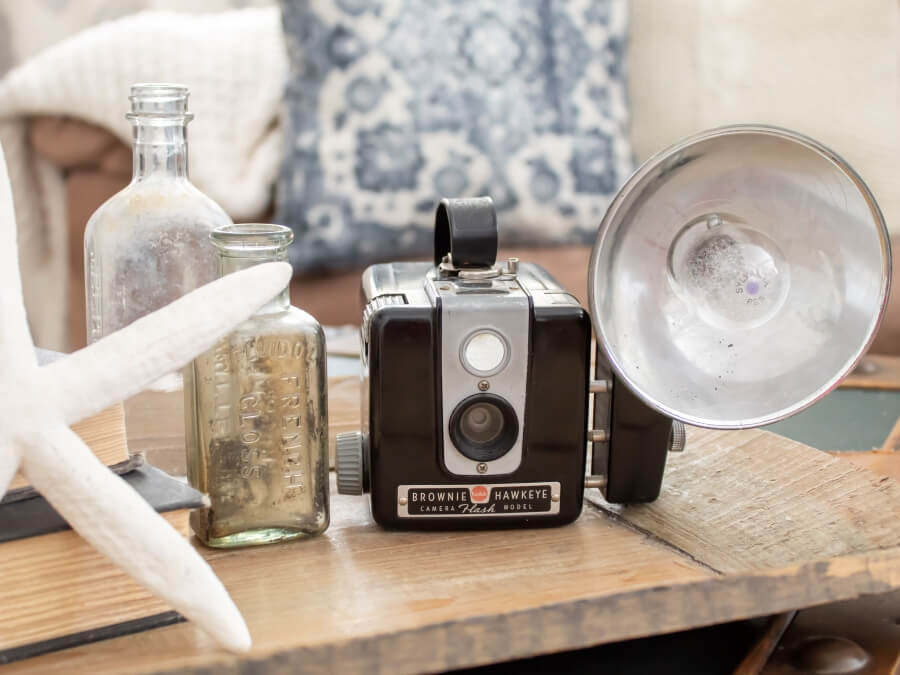 How To Create A Cottage Style Vignette With Vintage Finds - Midwest Life and Style Blog