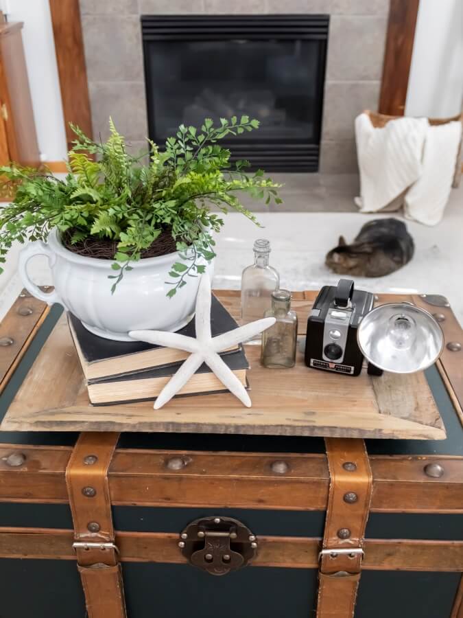 How To Create A Cottage Style Vignette With Vintage Finds - Midwest Life and Style Blog