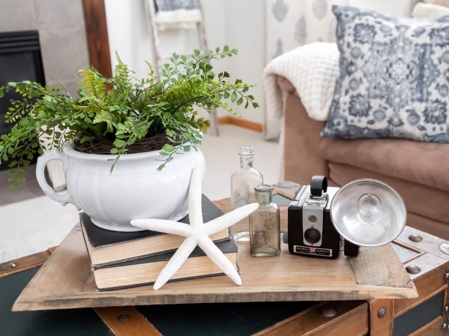 How To Create A Cottage Style Vignette With Vintage Finds - Midwest Life and Style Blog