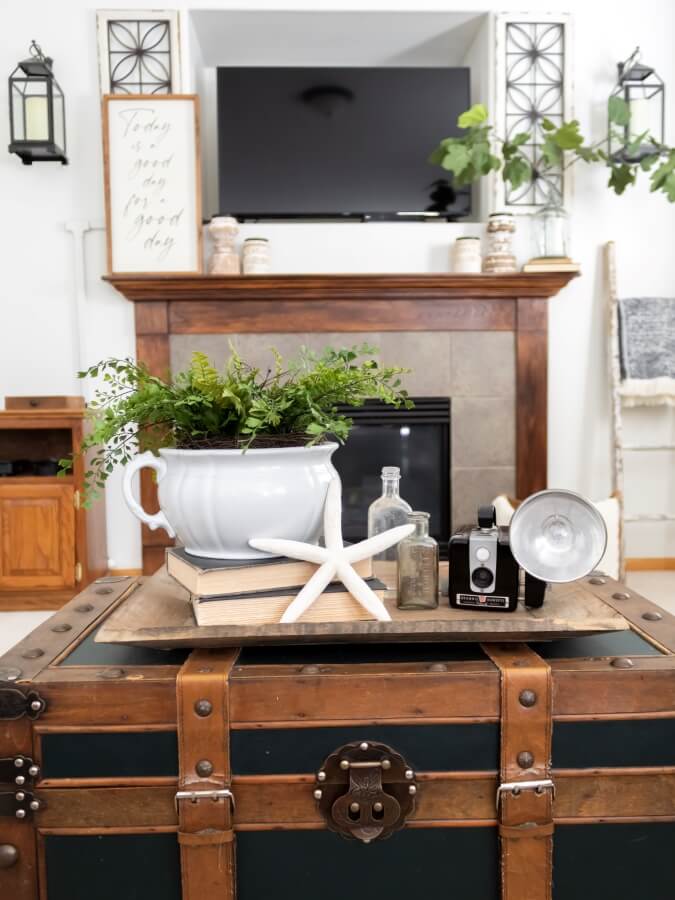 How To Create A Cottage Style Vignette With Vintage Finds - Midwest Life and Style Blog