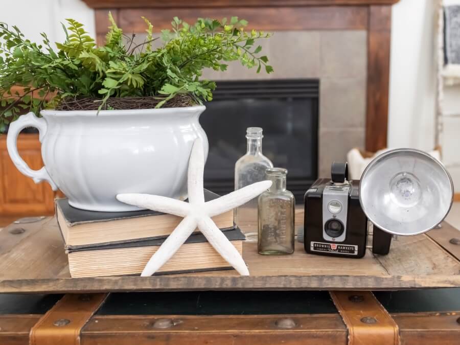 How To Create A Cottage Style Vignette With Vintage Finds - Midwest Life and Style Blog