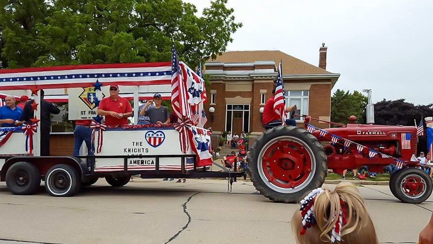 Hometown Parade for 4th of July Celebration - Week in Rewind with Midwest Life and Style Blog