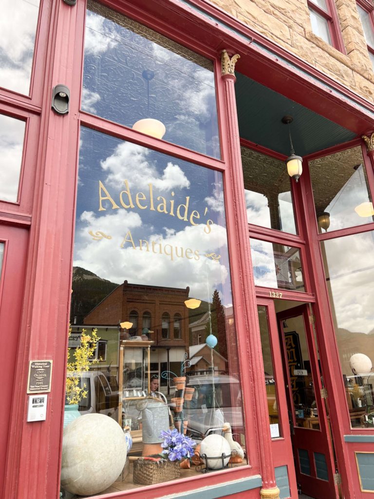 Antique Shop Store Front from Robyn's French Nest - Midwest Life and Style Blog