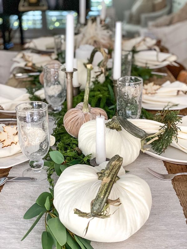 Easy Thanksgiving Table Styling Tips from Robyn's French Nest - 15 Simple And Festive Ideas For Thanksgiving at Midwest Life and Style Blog