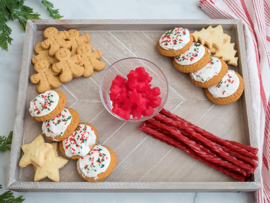 Simple Snack Board For A Magical Holiday Movie Night - Midwest Life and Style Blog