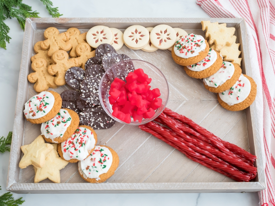 Simple Snack Board For A Magical Holiday Movie Night - Midwest Life and Style Blog