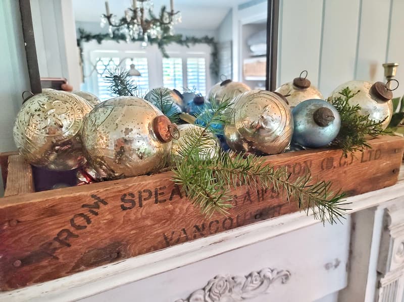 Vintage Christmas Decor Ideas from Shiplap and Shells - Week in Rewind with Midwest Life and Style Blog