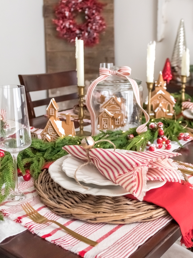 Red and White Gingerbread Christmas Tablescape - Midwest Life and Style Blog