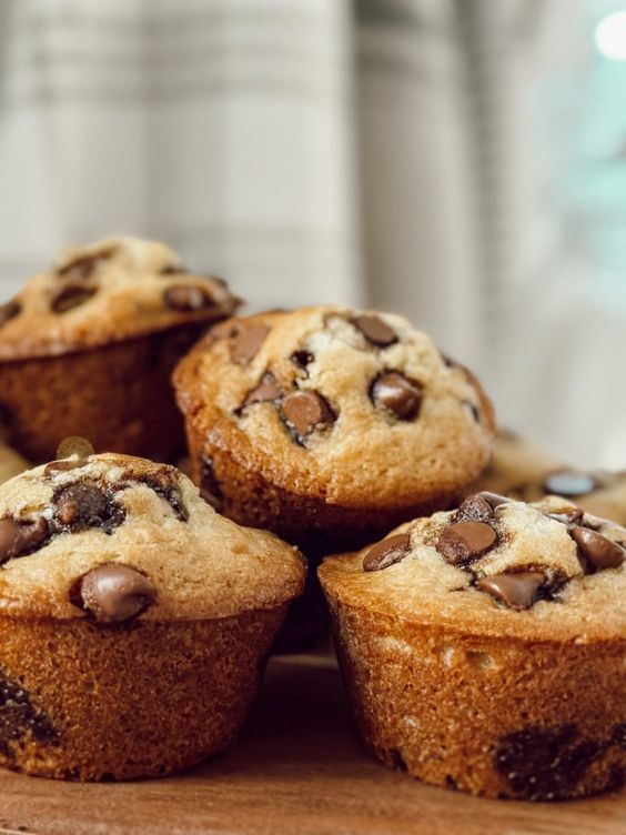 Bakery Style Chocolate Chip Muffins from Eleanor Rose Home - Week in Rewind with Midwest Life and Style