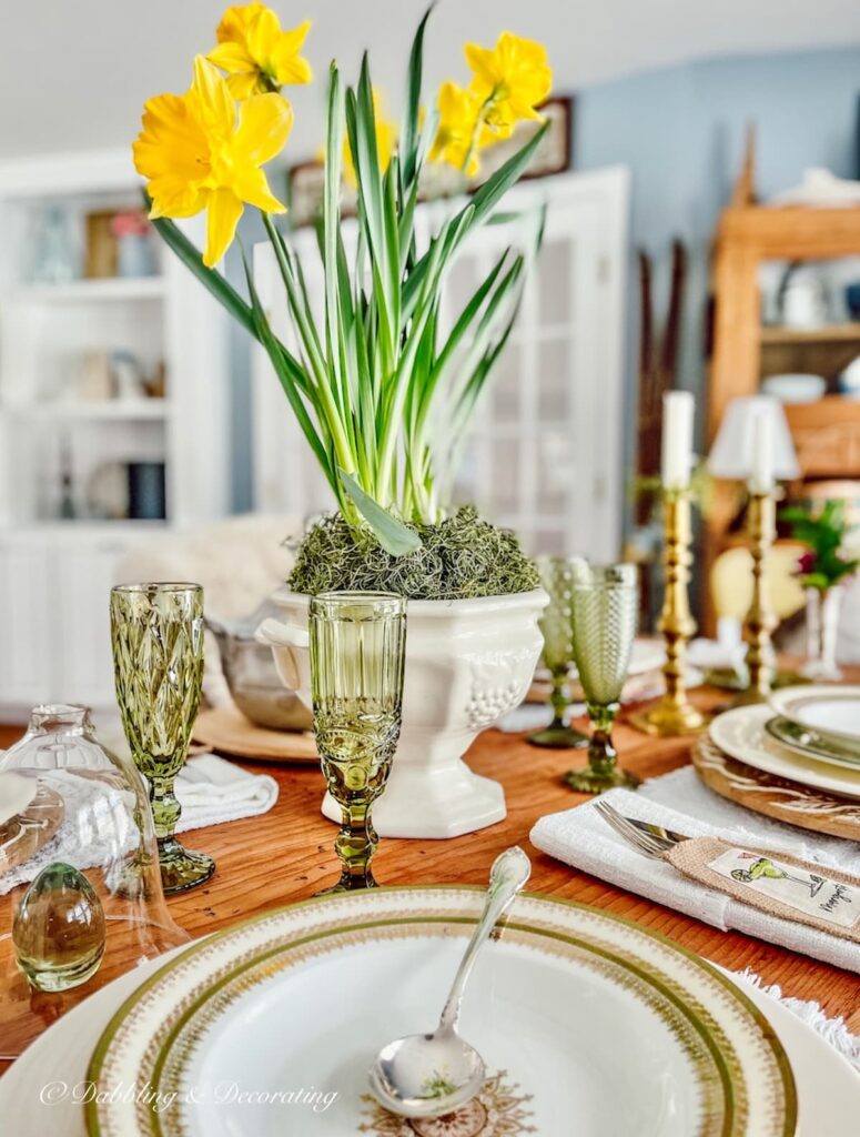 St. Patrick's Day Tablescape from Dabbling & Decorating - Week in Rewind with Midwest Life and Style