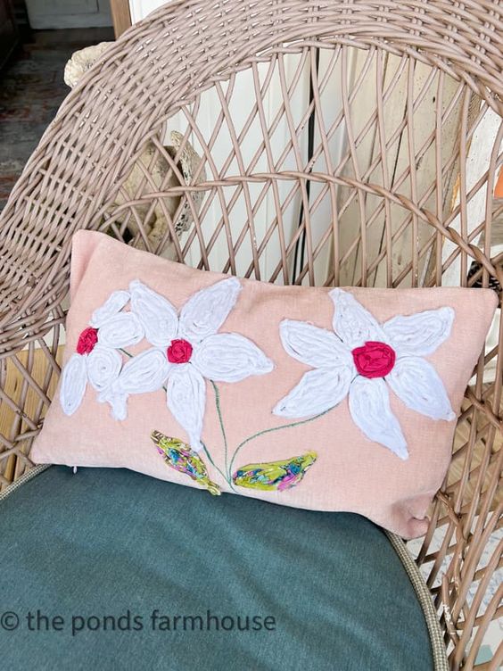 DIY Spring Pillow with Scrap Fabric from The Ponds Farmhouse - Week in Rewind with Midwest Life and Style Blog