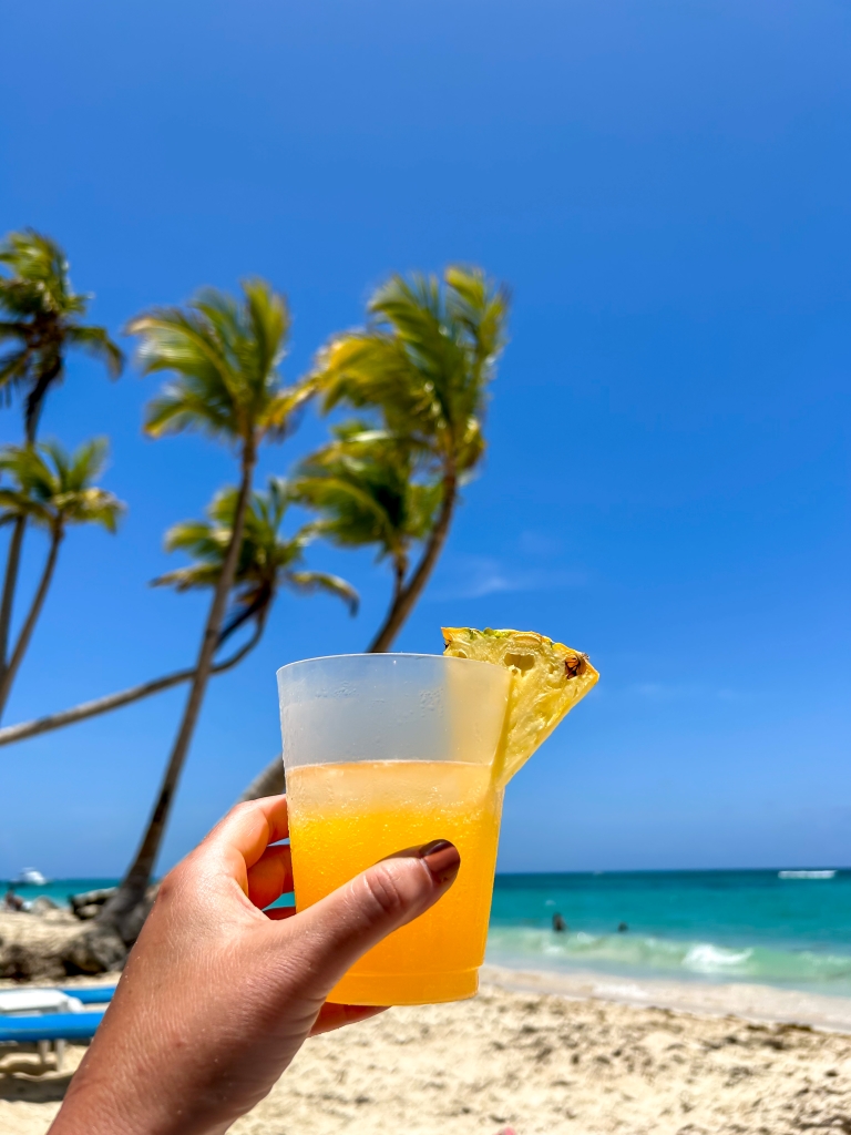 Enjoing Fruity Drinks on the Beach in The Dominican Republic - Week in Rewind with Midwest Life and Style Volume 57