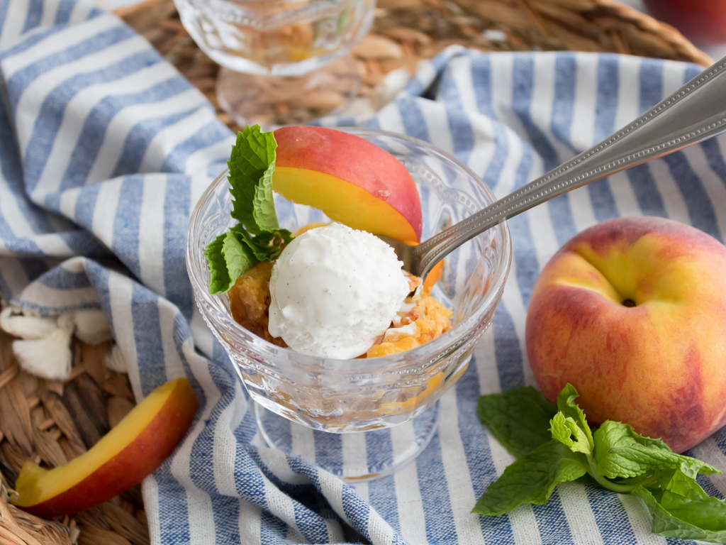 Simple 4-Ingredient Peach Dump Cake - Midwest Life and Style Blog