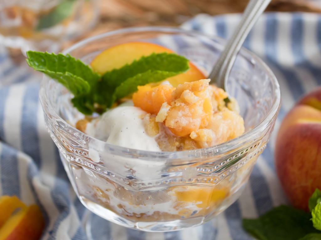 Simple 4-Ingredient Peach Dump Cake - Midwest Life and Style Blog