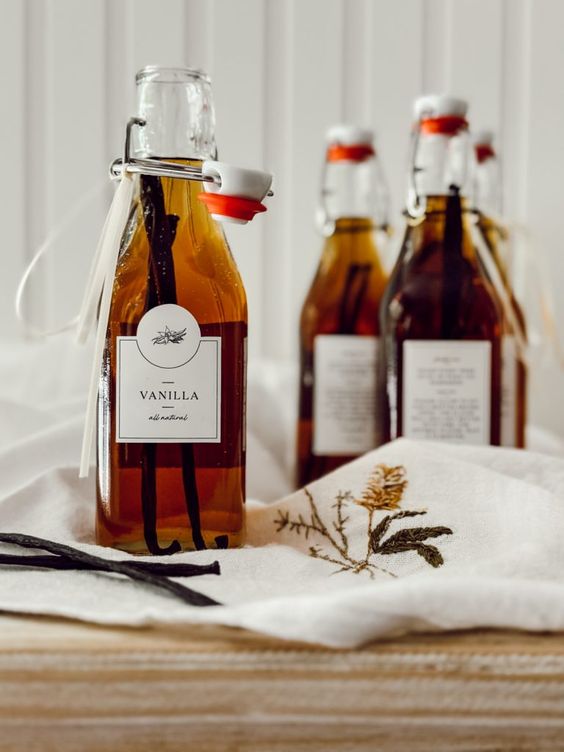 Homemade Bourbon Vanilla Extract from Eleanore Rose Home - Week In Rewind Volume 64 - Midwest Life and Style Blog