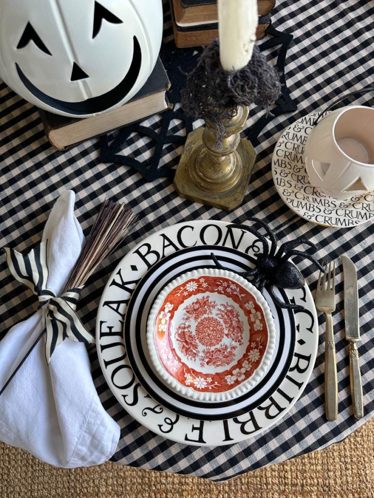 Halloween Tablescape from Vintage Home Deisgns 