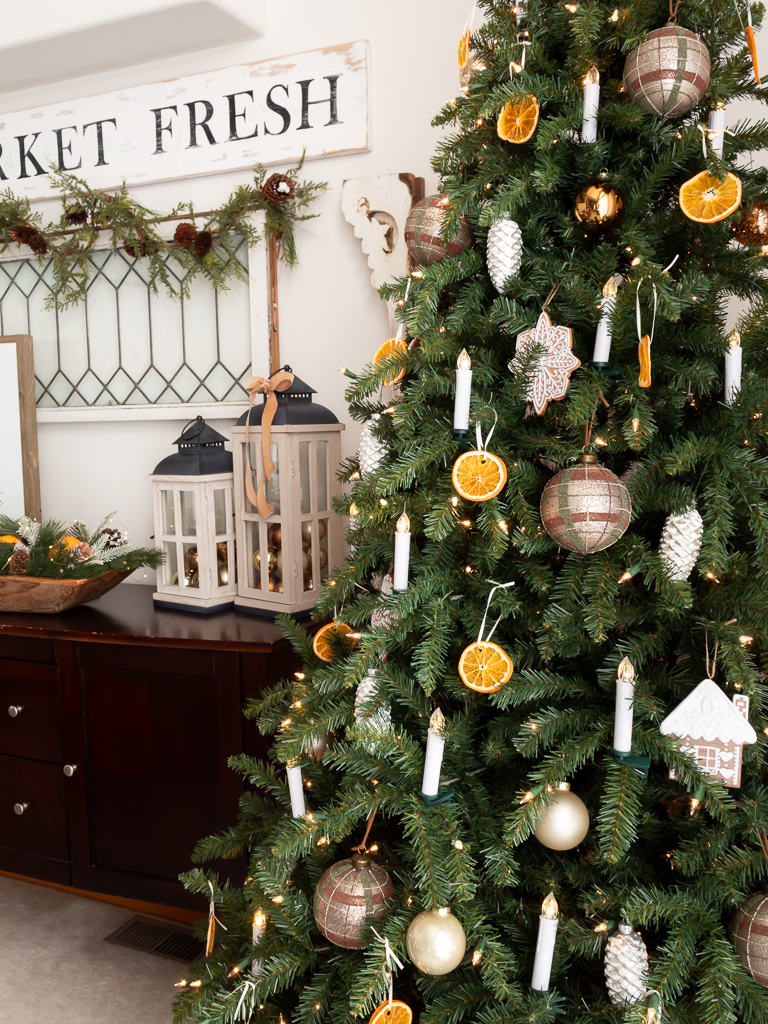 Rustic Green and Gold Christmas Tree with Dried Oranges and Gingerbread