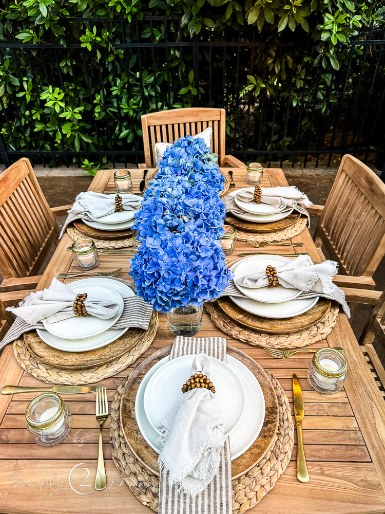 Neutral and elegant backyard cookout table from Simply 2 Moms