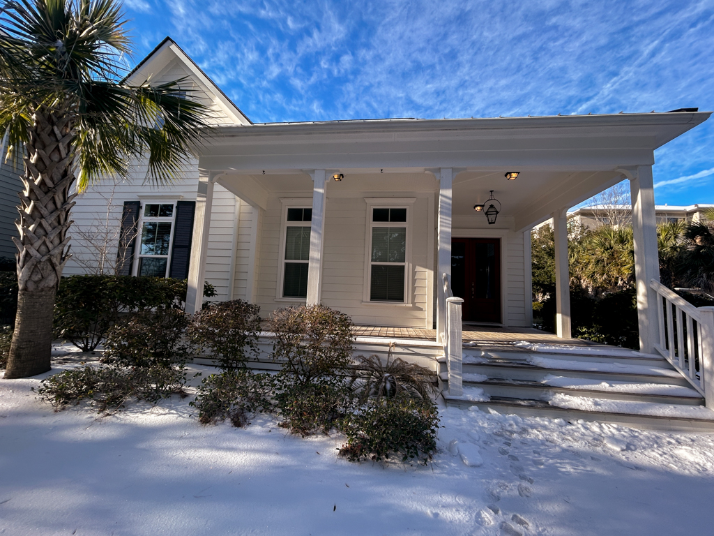 South Carolina airbnb propery surrounded by snow due to rare snow storm